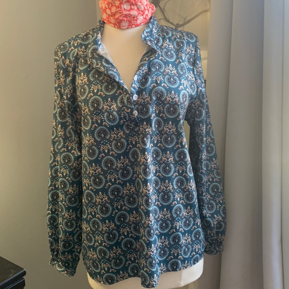 Long sleeved pullover button up